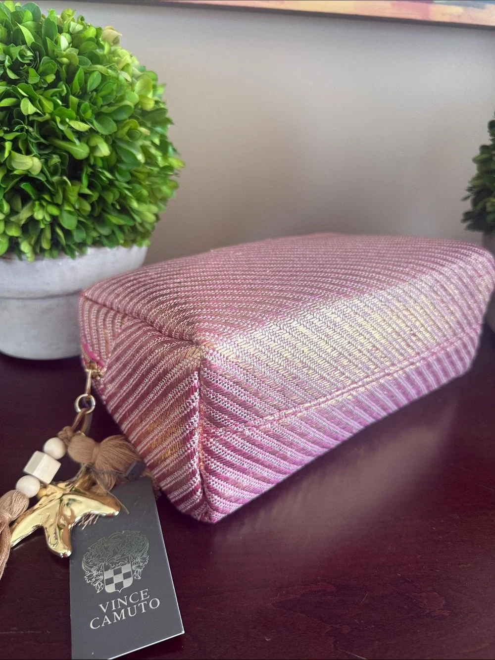 VINCE CAMUTO 💄IRIDESCENT PINK COSMETIC BAG💄 WITH TASSEL CHARMS 🌟NWT🌟